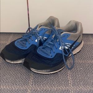 Nike women’s sneaker